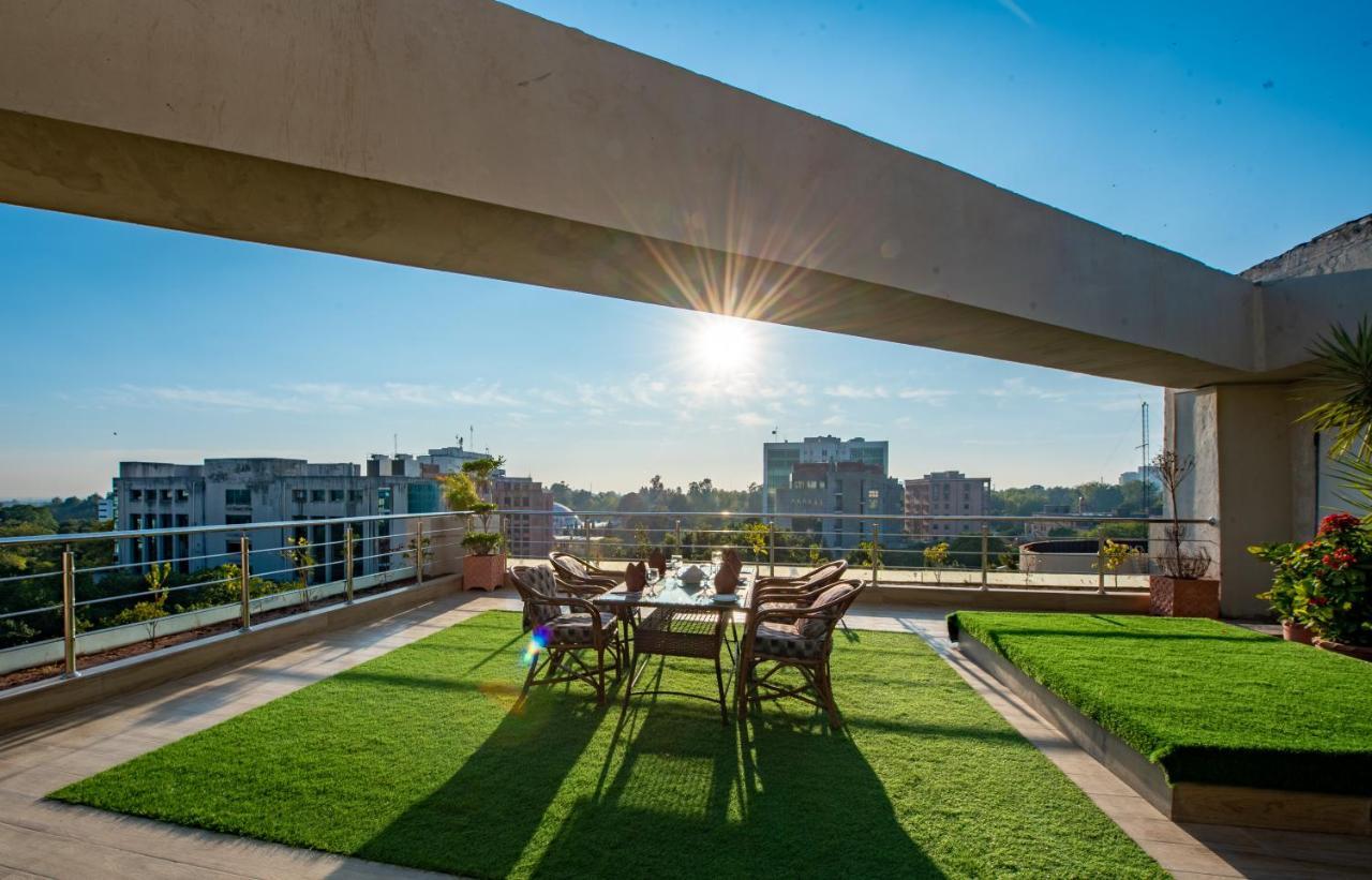Legend Hotel Исламабад Екстериор снимка