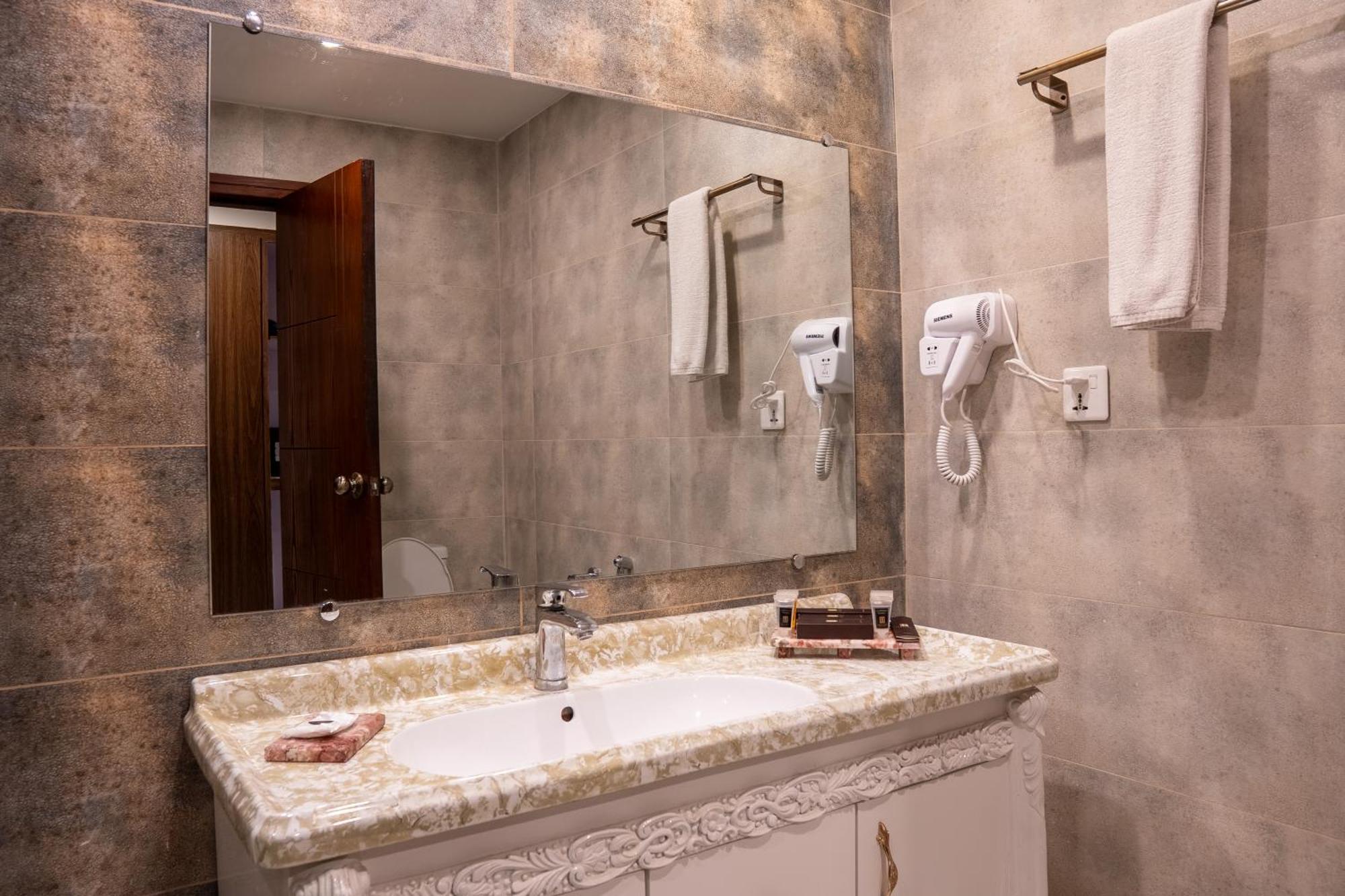 Legend Hotel Исламабад Екстериор снимка